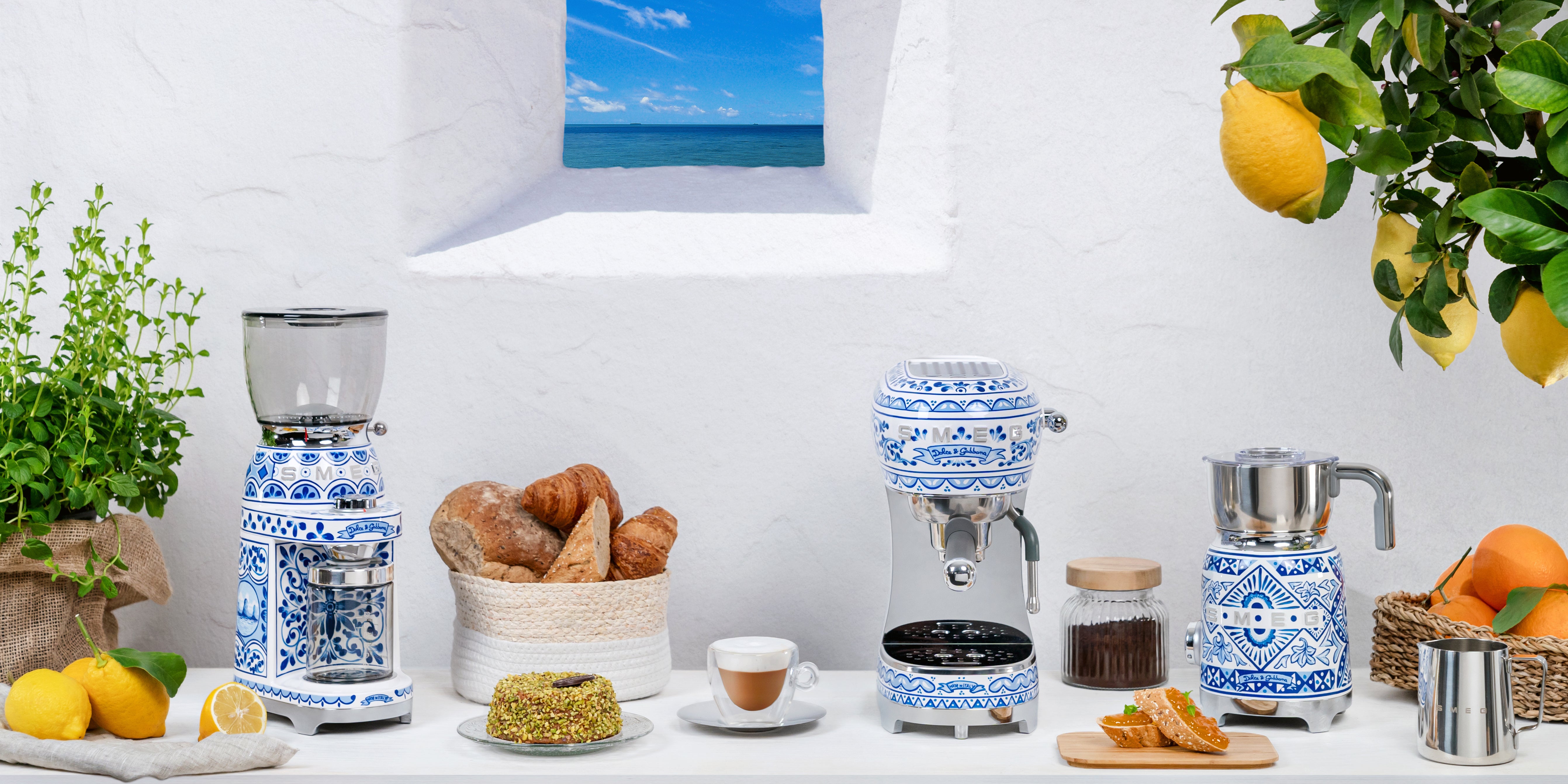 Smeg MFF01 D&G — مكثّف الحليب