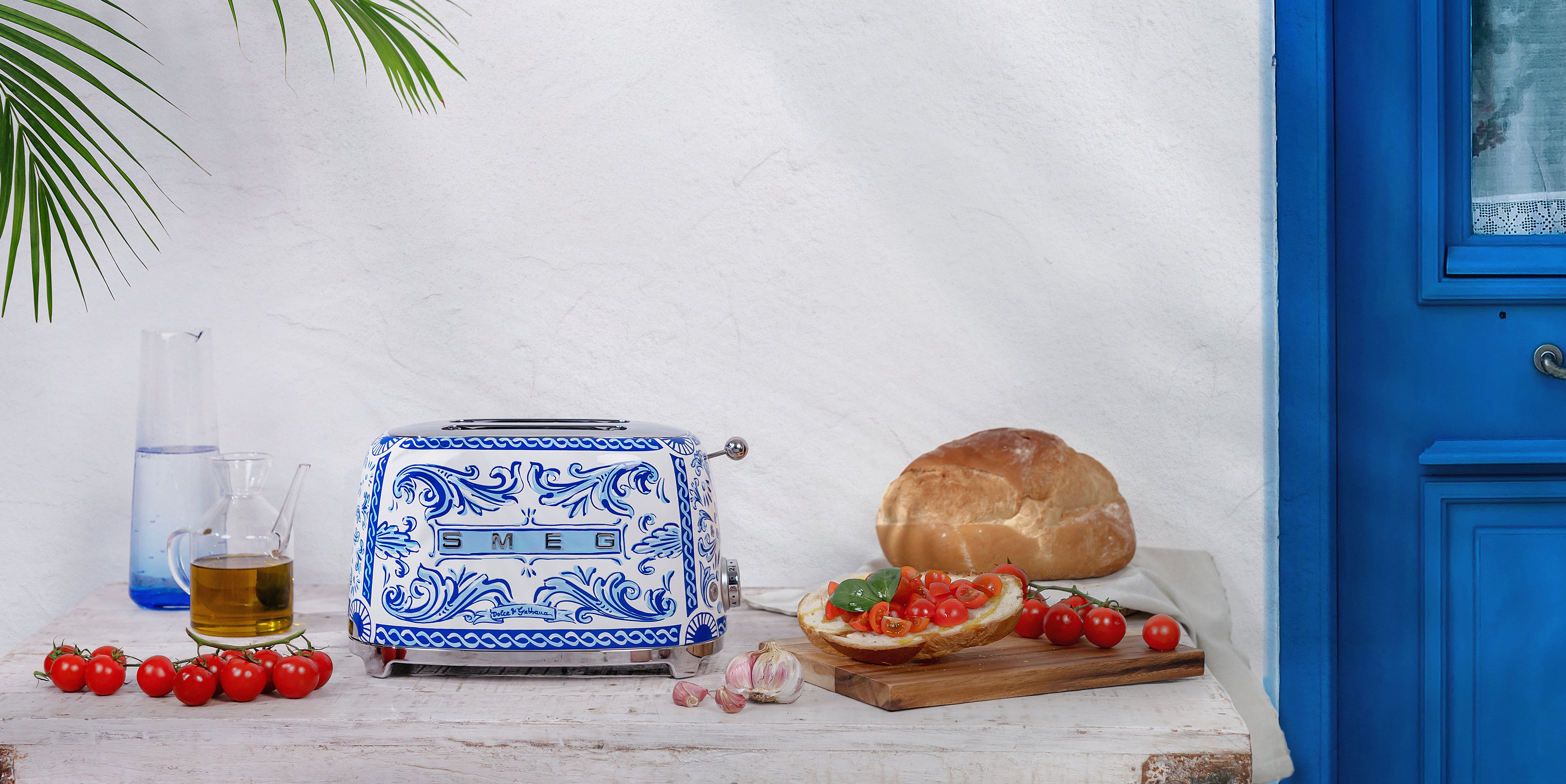 محمّصة توست لشريحتين بتصميم خاص من Smeg موديل TSF01DGB – إصدار خاص Dolce & Gabbana (D&G)